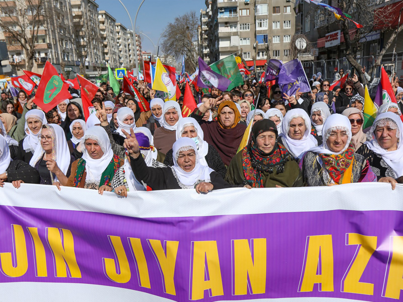 Dem Parti’nin Diyarbakır Mitinginde Öne Çıkan Mesaj4