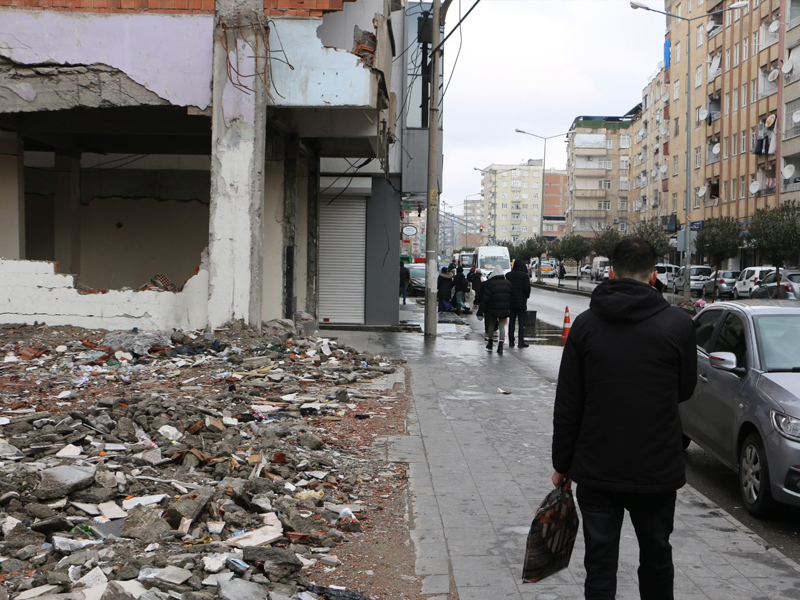 Diyarbakır’da Hasar Alan Bina Uyuşturucu Yuvasına Döndü1