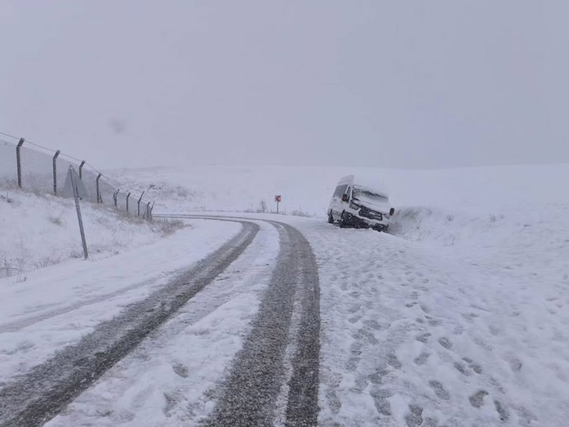 Diyarbakır’da Öğrenci Servisi Devrildi1