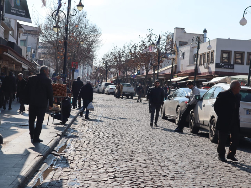 Diyarbakır'da, Tarihi Atmosferde Güneşleniyorlar4