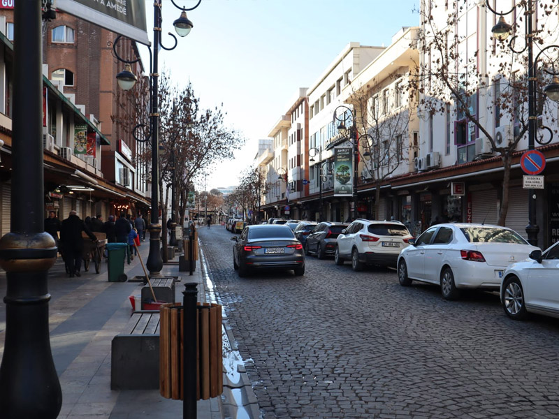 Diyarbakır’da Tarihi Yolculuğa Çıkaran Bir Cadde3