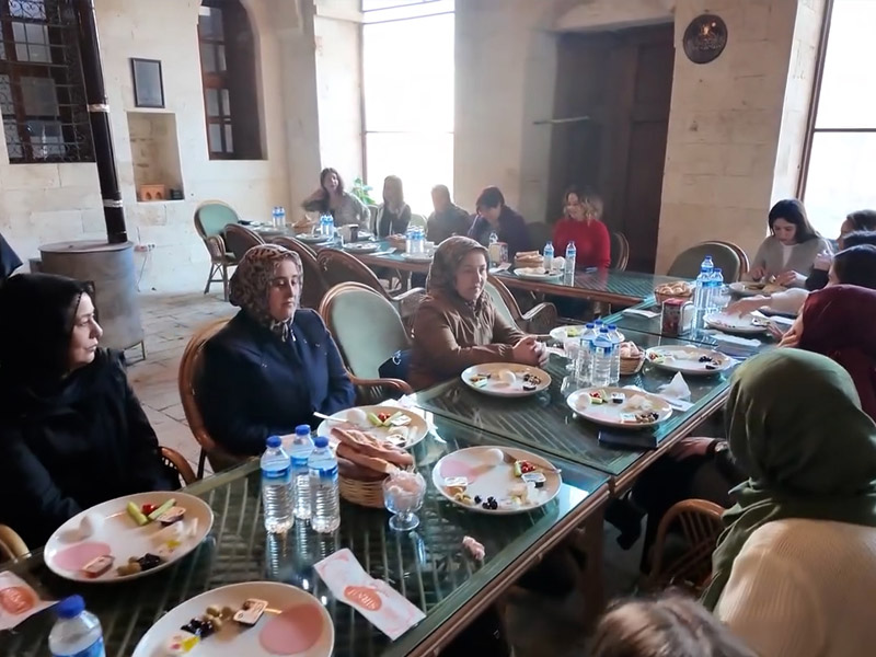 Silvan Belediye Eşbaşkanı, Kadınlarla Bir Araya Geldi2