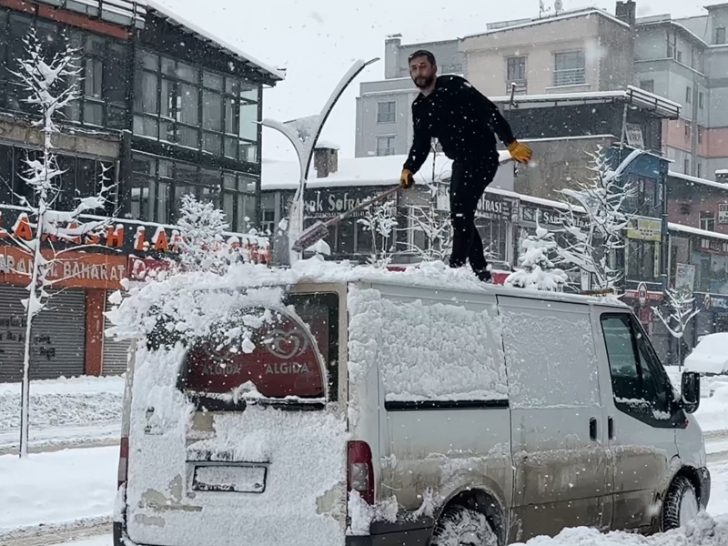 Yüksekova Kar Esareti Altında1