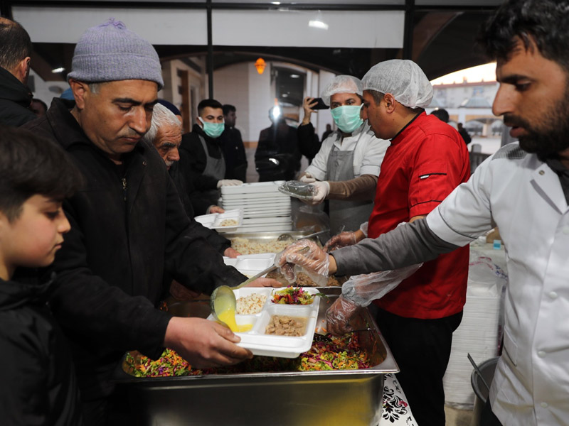 Diyarbakır Valisi Ve Milletvekilleri Ilk Iftarı Orada Açtı3