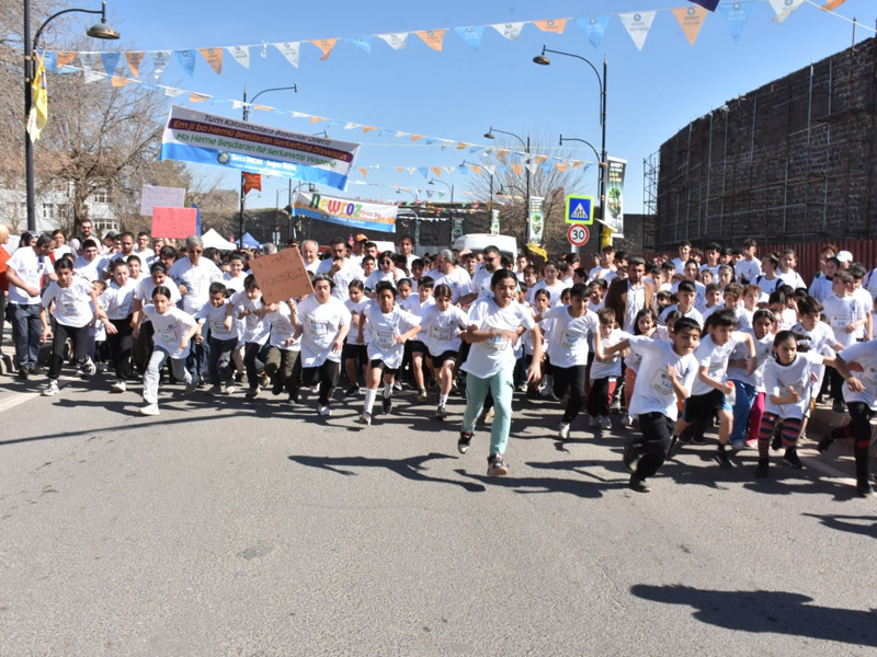 Diyarbakır’da 8 Yıl Sonra Newroz Için Koştular1