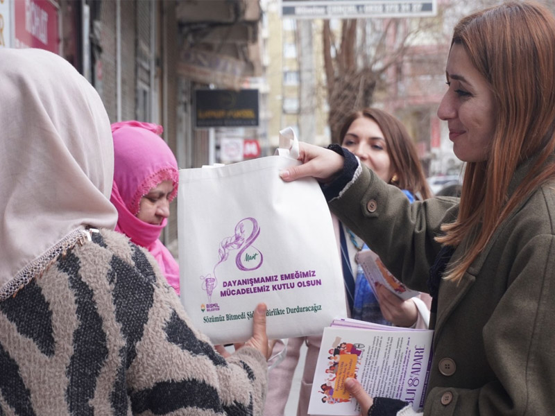 Diyarbakır’da Kadın Esnaflara 8 Mart Ziyareti1