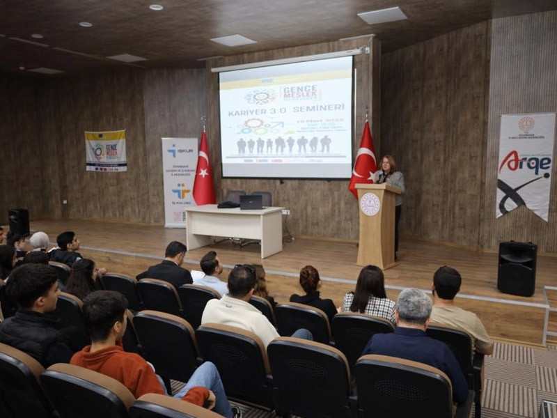 Diyarbakır’da Lise Öğrencilerine Kariyer Semineri