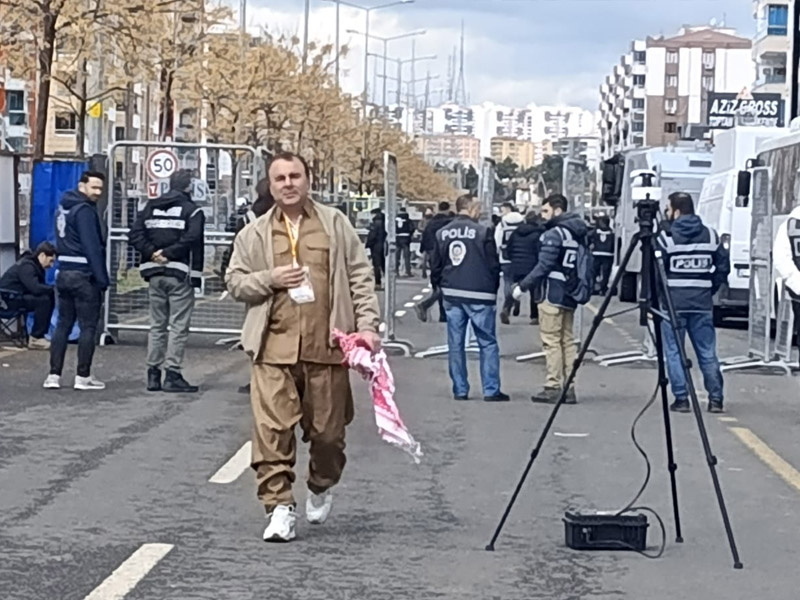 Diyarbakır’daki Newroz’da Ilginç Yasak2