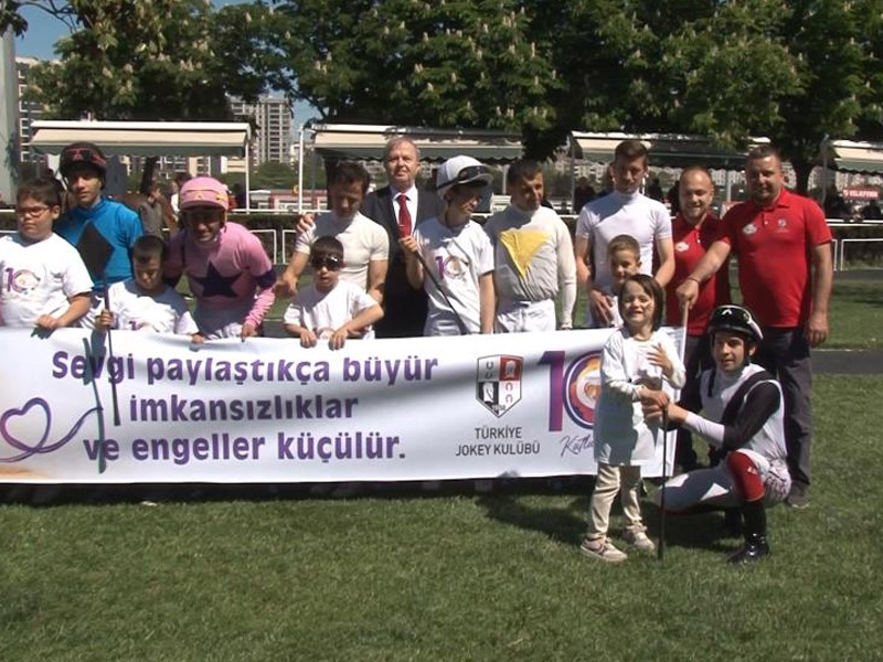 Attan Düşen Jokey Mertcan Çelik, Yaşam Savaşı Veriyor