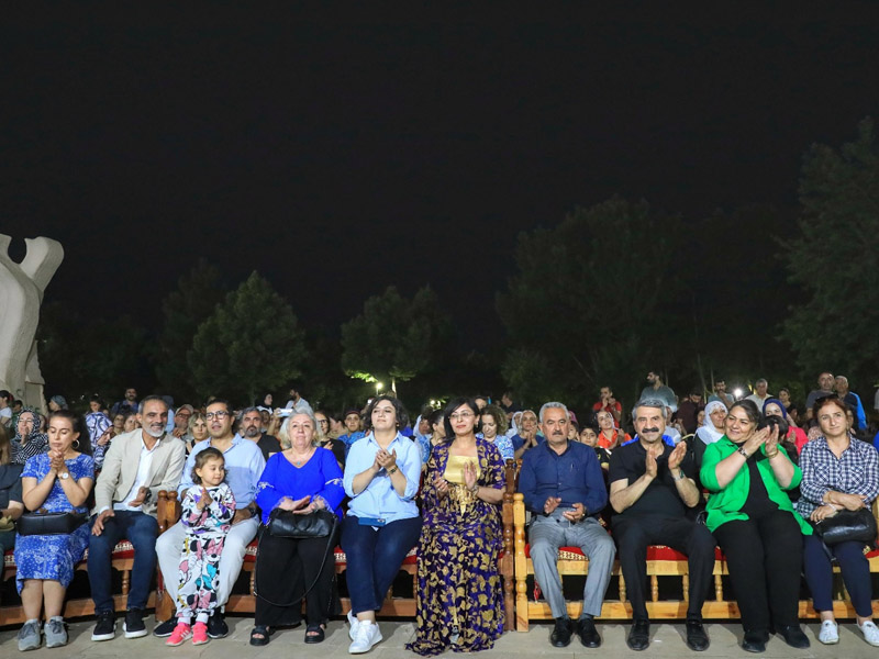Dengbej Konserine Yoğun Ilgi
