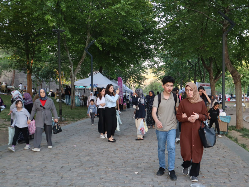 Diyarbakır’da Adım Atacak Yer Kalmadı4
