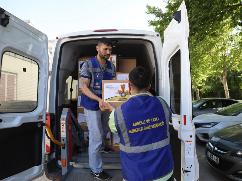 Diyarbakır’da Belediye Ekipleri Yardıma Koştu