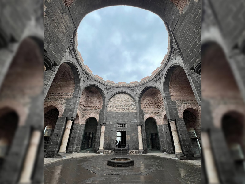 Diyarbakır'da Dikkat Çeken Kara Papaz Kilisesi5