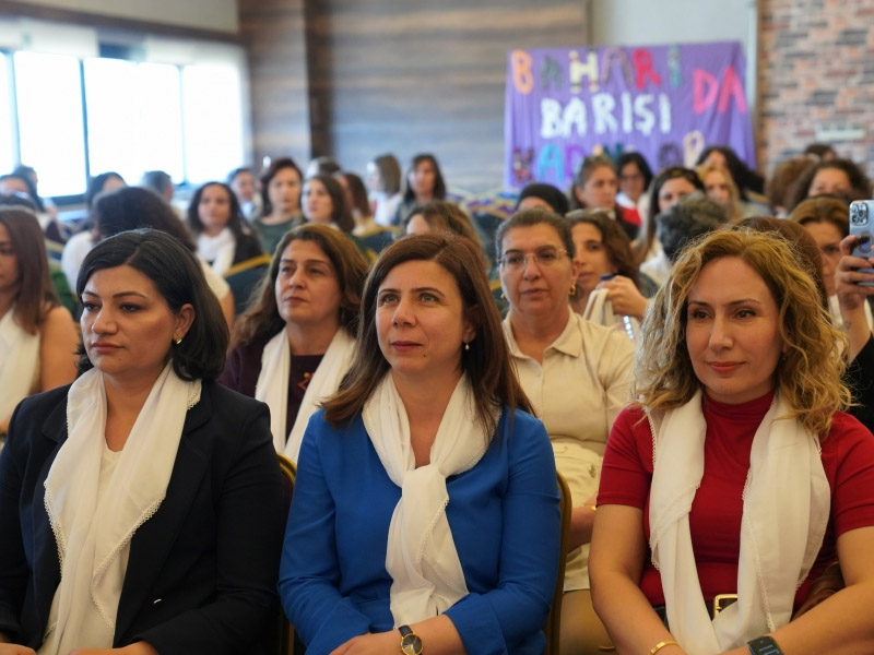 Diyarbakır'da Kadınlar Beyaz Tülbent Taktı Ve Barışı Konuştu3