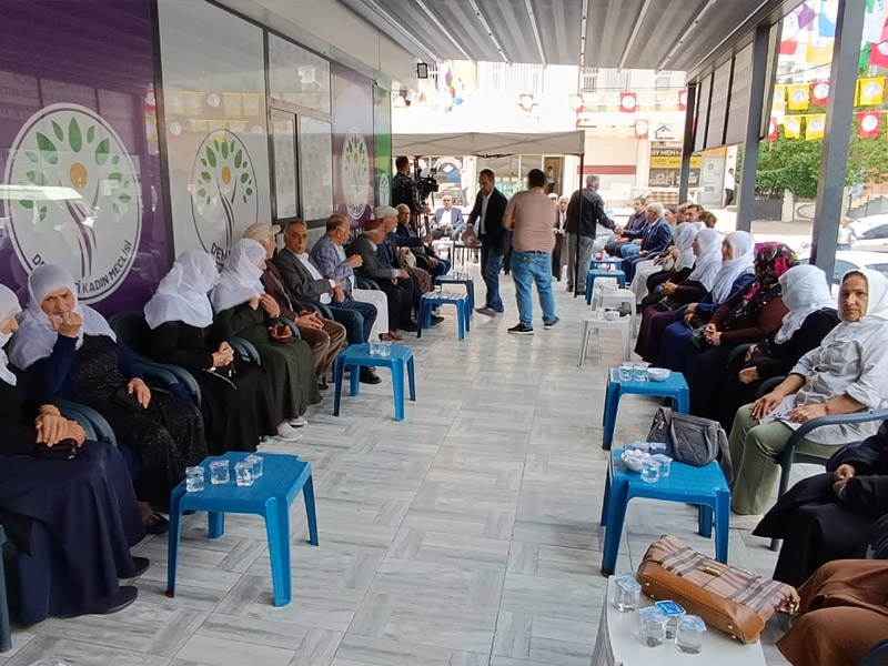 Diyarbakır'da Önder Için Kurulan Taziye Sürüyor4