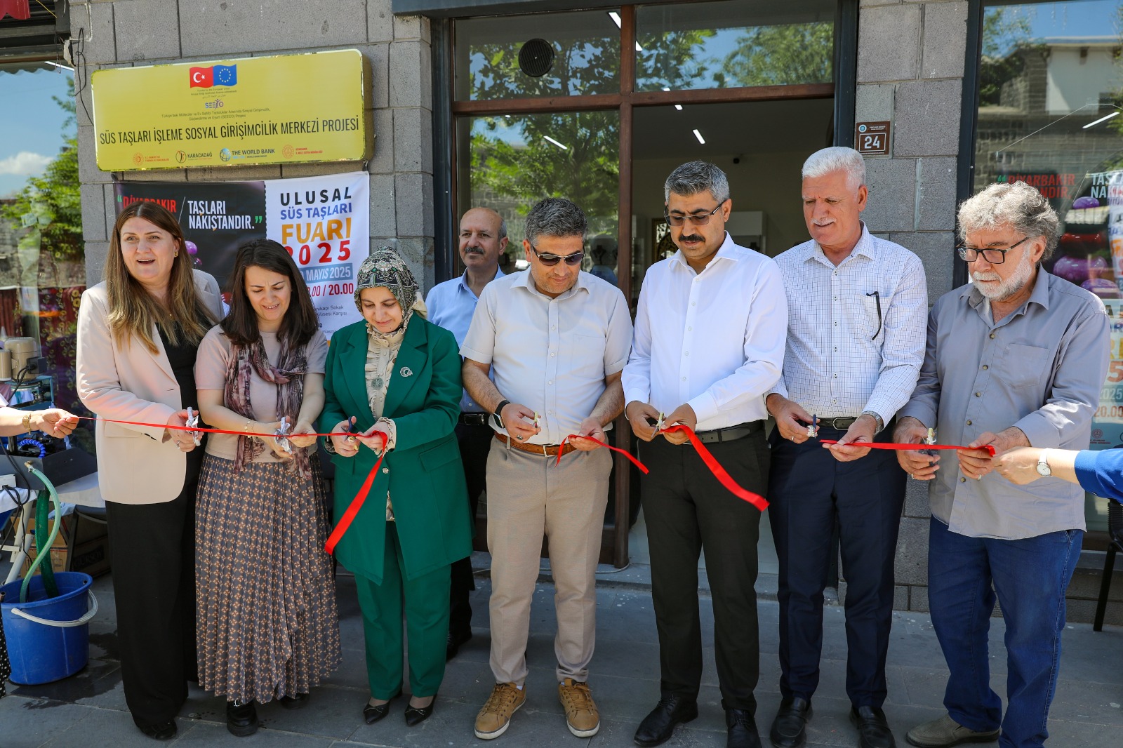Diyarbakirin Tarihi Sur Icinde Ulusal Sus Taslari Fuari Acildi1