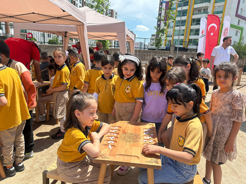 “Oyun Tırı” Diyarbakır’da Öğrencilerle Buluştu3