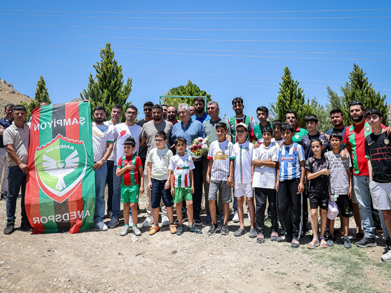 Amedspor’dan Efsane Kaptan Şeyhmus Özer'in Mezarına Ziyaret2