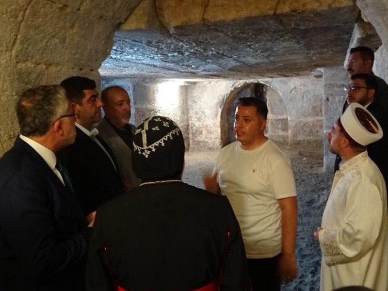 Bakan Işıkhan, Manastırda Din Temsilcileri Ile Bir Araya Geldi