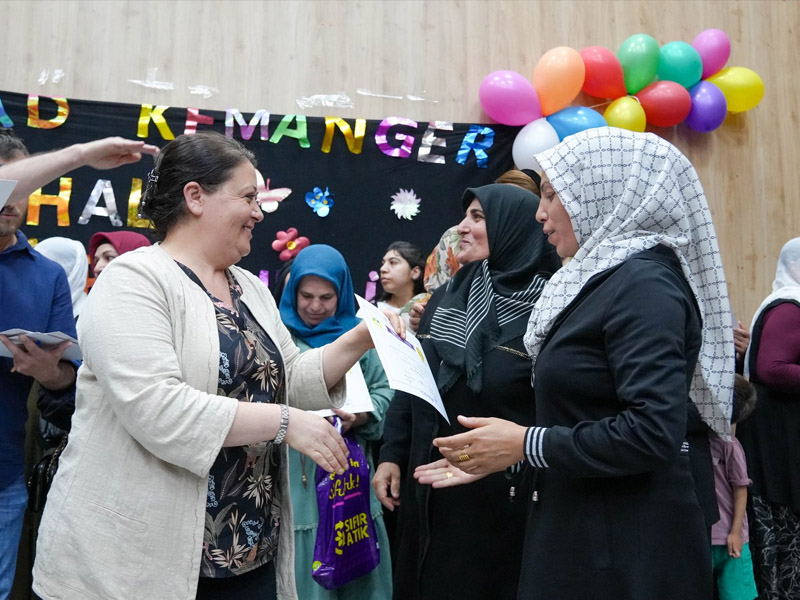 Diyarbakır’da Çocuk Ve Kadınlara Sertifika1