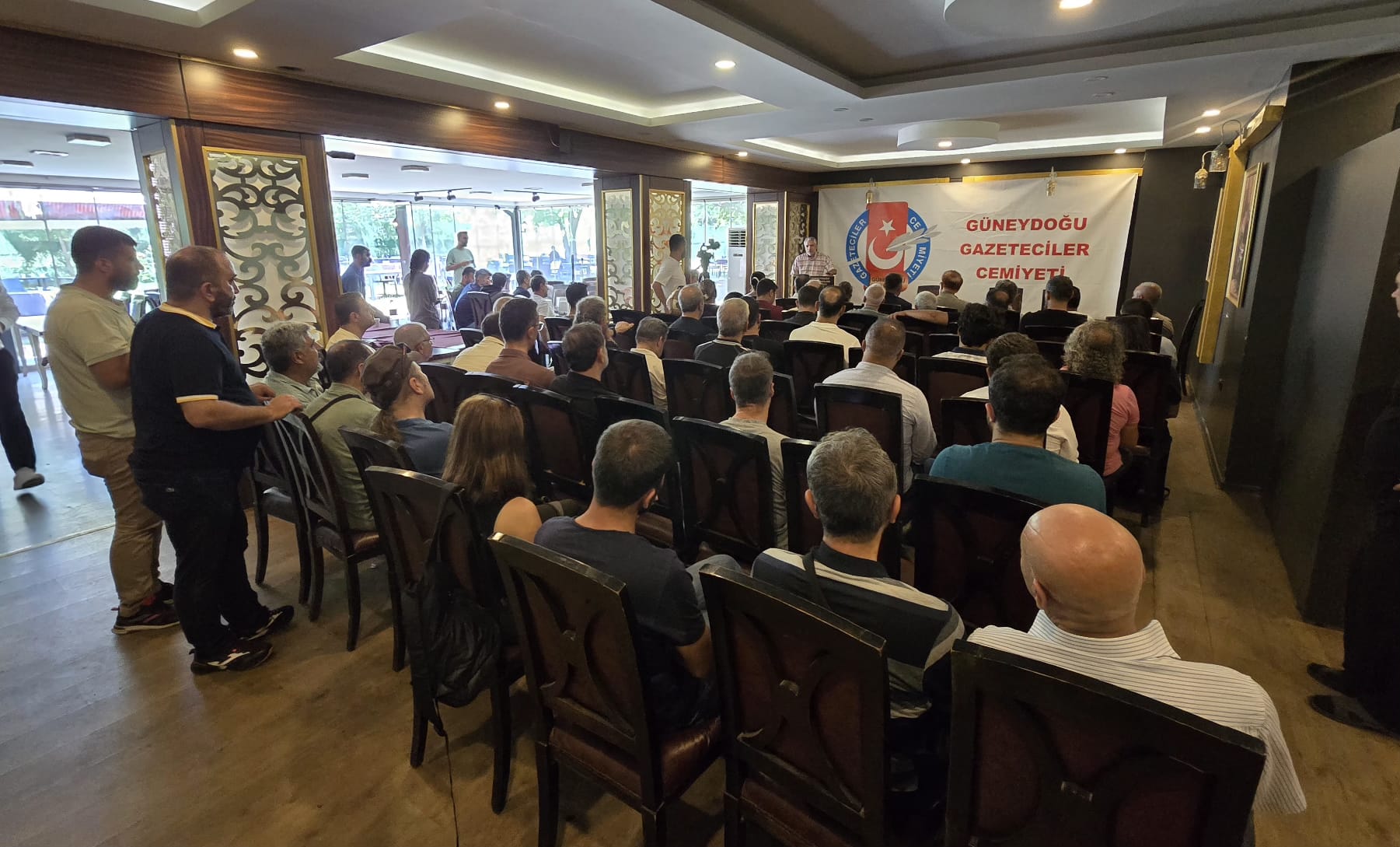 Diyarbakirda Gazetecilerden Flas Karar2