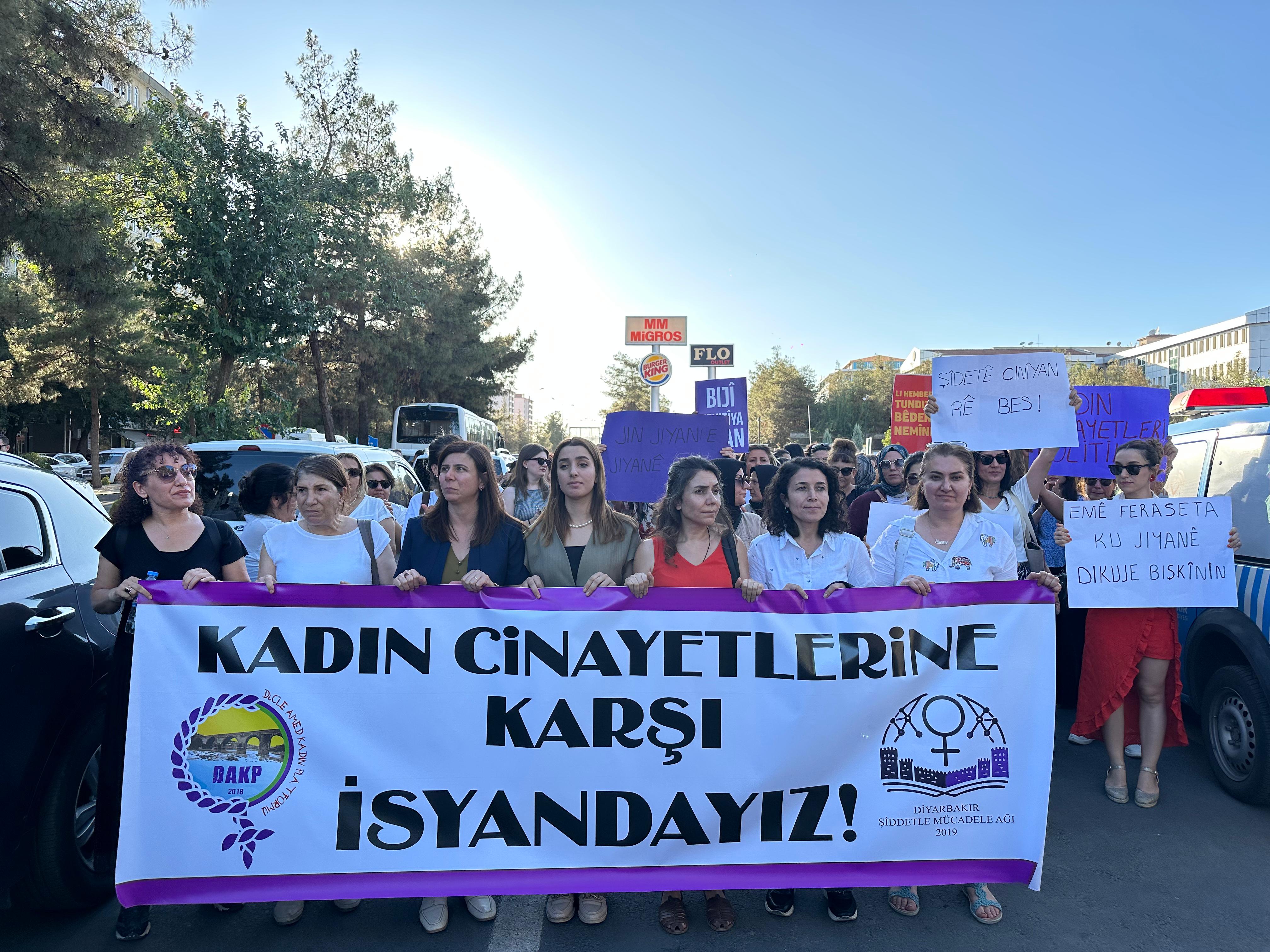 Diyarbakirda Kadin Cinayetlerine Karsi Yuruyus Ve Oturma Eylemi4
