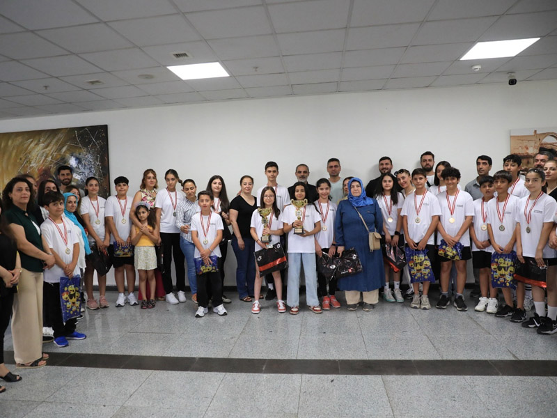 Diyarbakır'da Mini Voleybol Turnuvası Sonuçlandı1