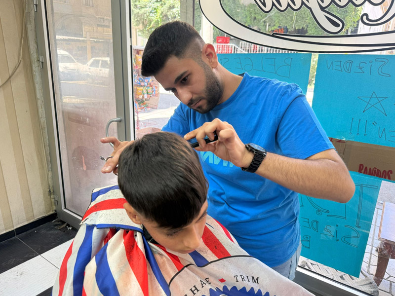 Diyarbakır'da Takdir Ve Teşekkür Alan Öğrencilere Ücretsiz Saç Tıraşı3