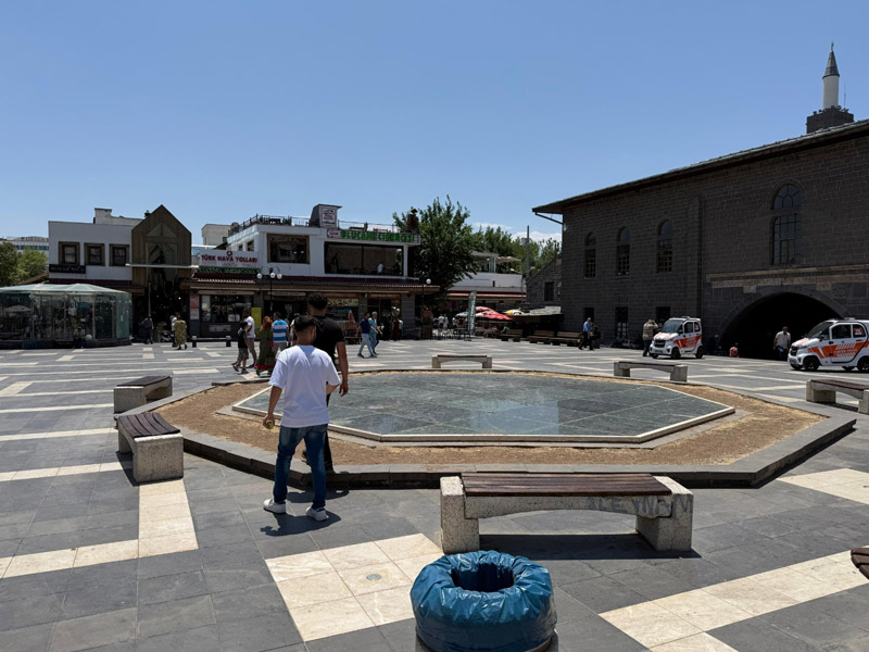 Diyarbakır’da Tarihi Mekanlar Sessizliğe Büründü!3