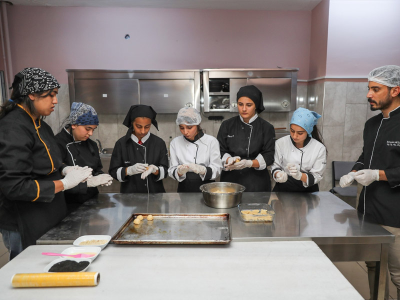 Diyarbakır'ın Fabrika Gibi Çalışan 16 Lisesi2