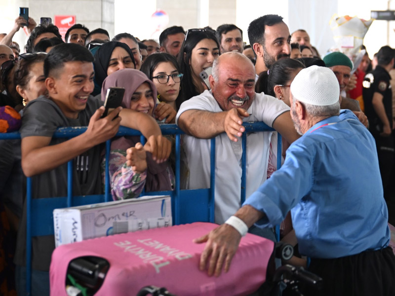 İlk Hacı Kafilesi Gaziantep'e Geldi3