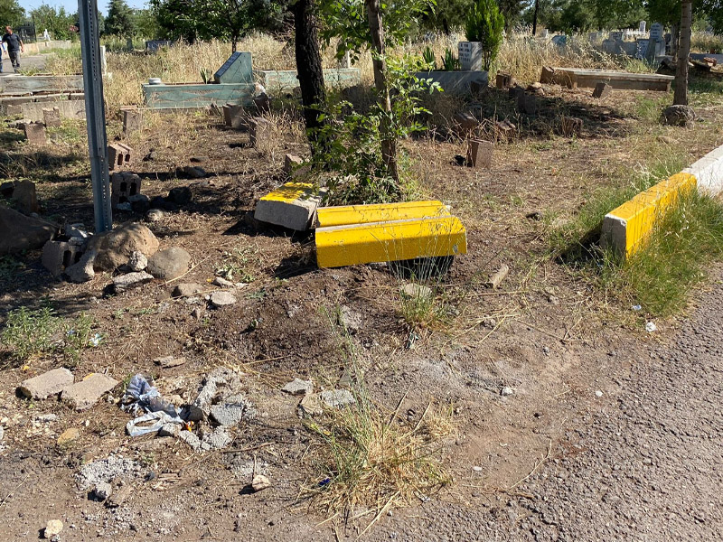 Mezarlık Ic Kapak1