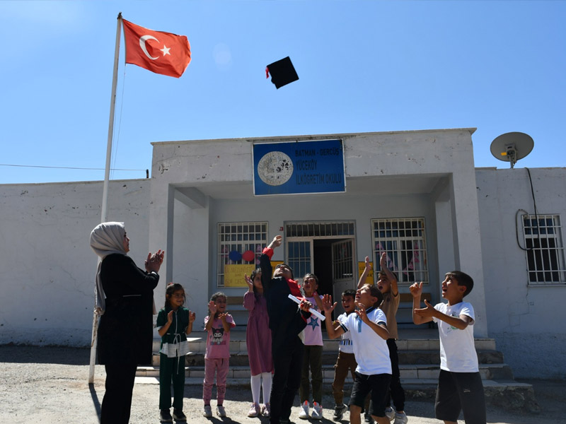 Sınıfın Tek Öğrencisiydi, Mezun Oldu2