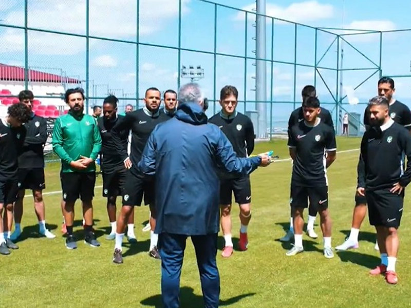 Amedspor'da Teknik Patron, Futbolcuları Incelemeye Aldı2