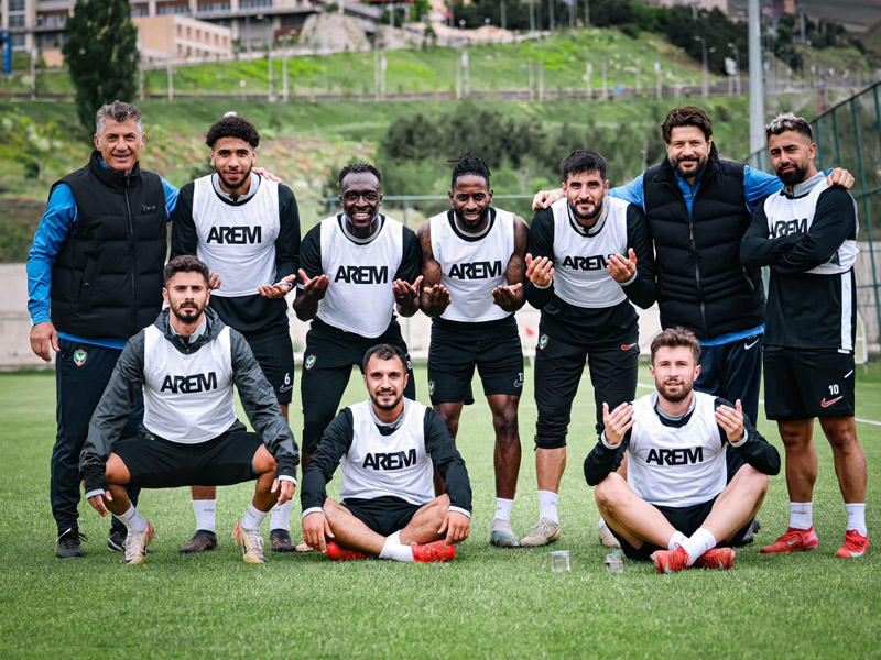 Amedspor'da Yaprak Dökümü! 7 Futbolcu Ile Yollar Ayrıldı6