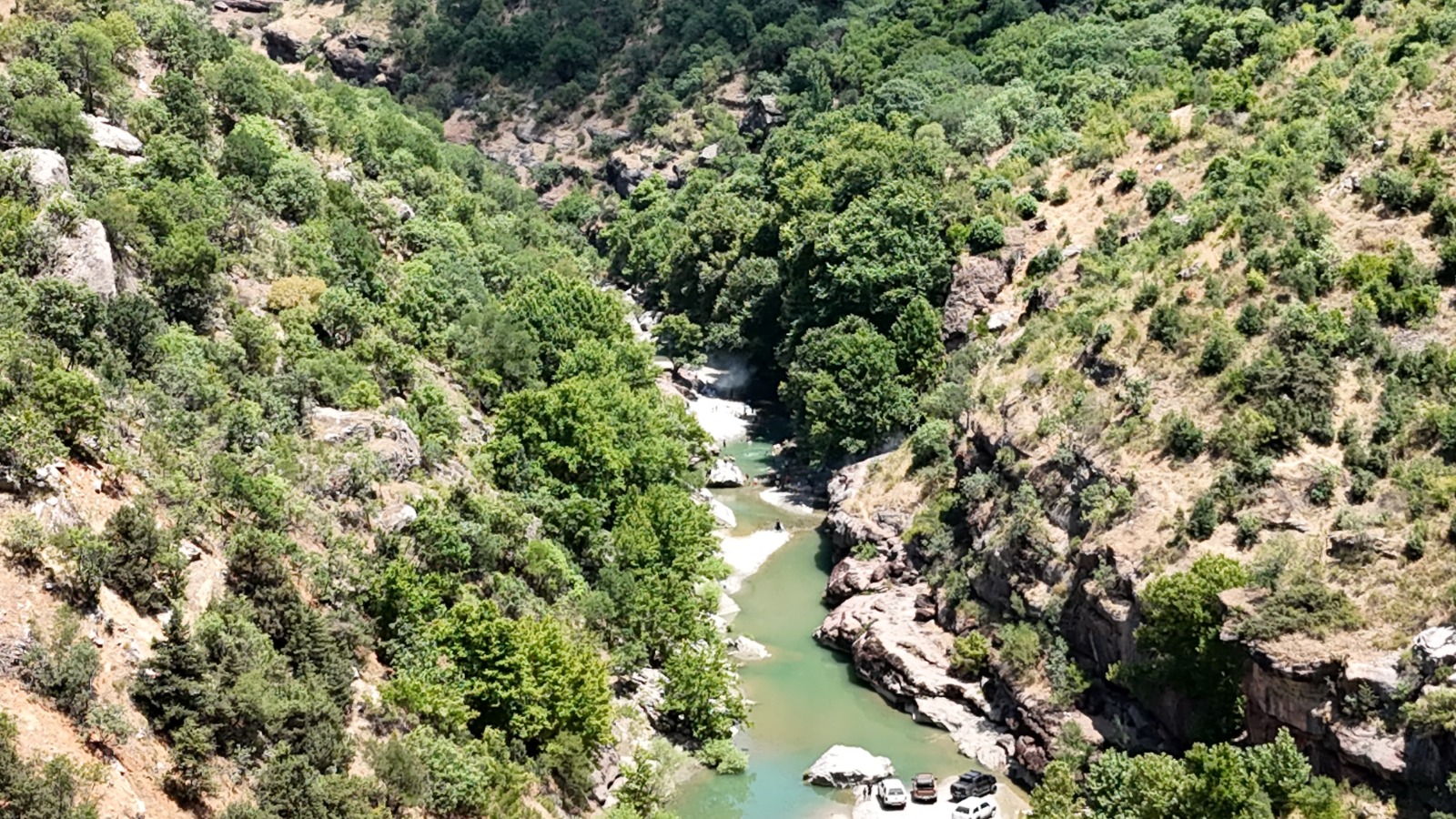 Diyarbakir Sinirinda Buyulu Bir Kanyon Bilenler Akin Ediyor3