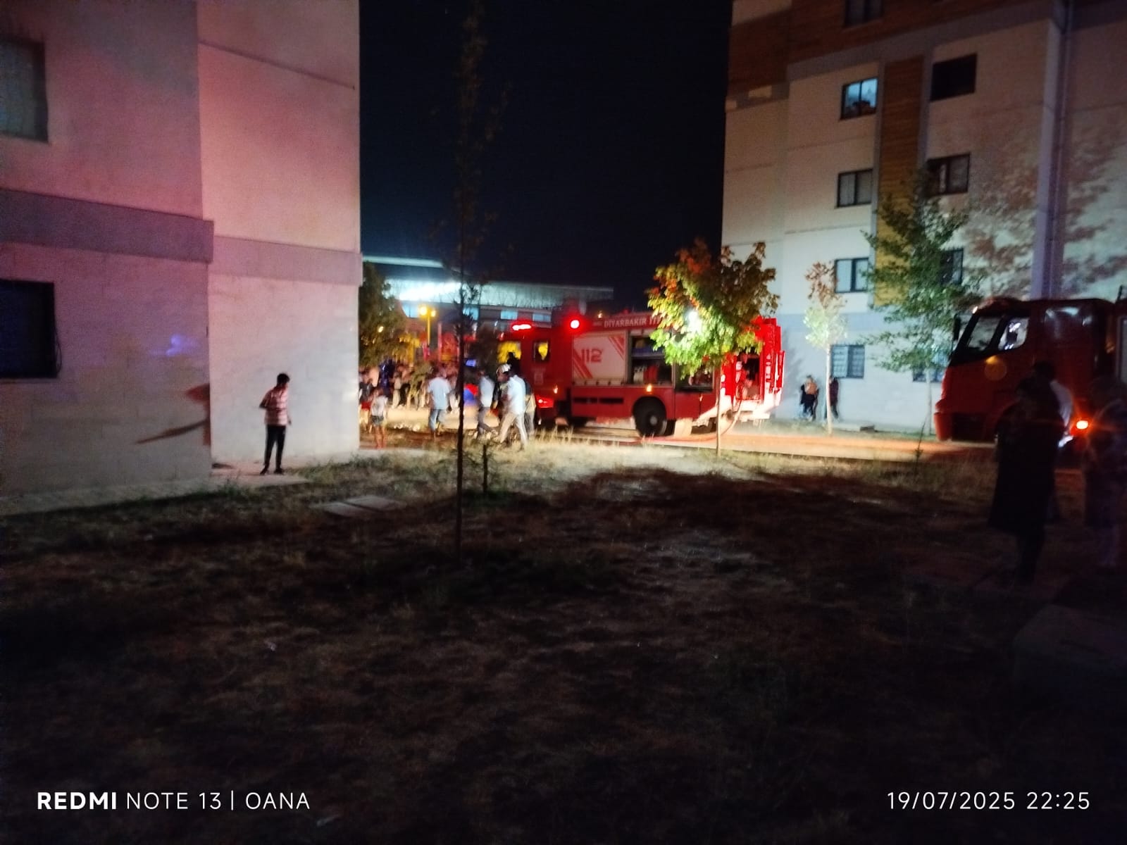 Diyarbakir Stadyumu Yanindaki Toki Evlerinde Yangin5
