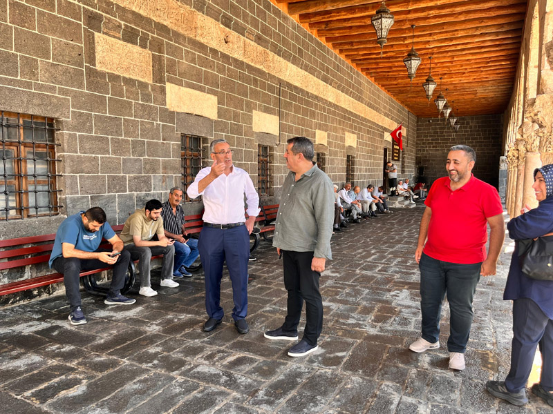 Diyarbakır Ulu Cami Ziyaretçi Akınına Uğruyor3