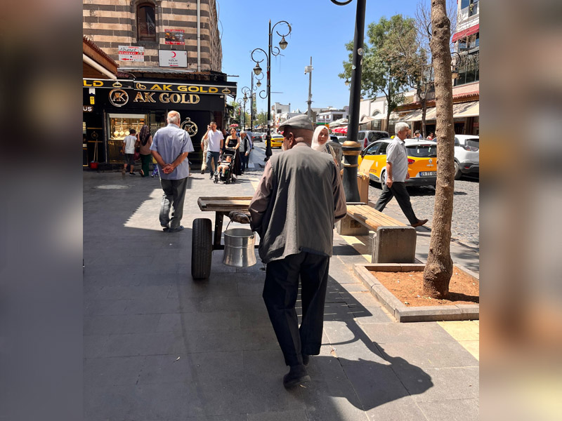 Diyarbakır'da Hamalın Ağır Yükü3