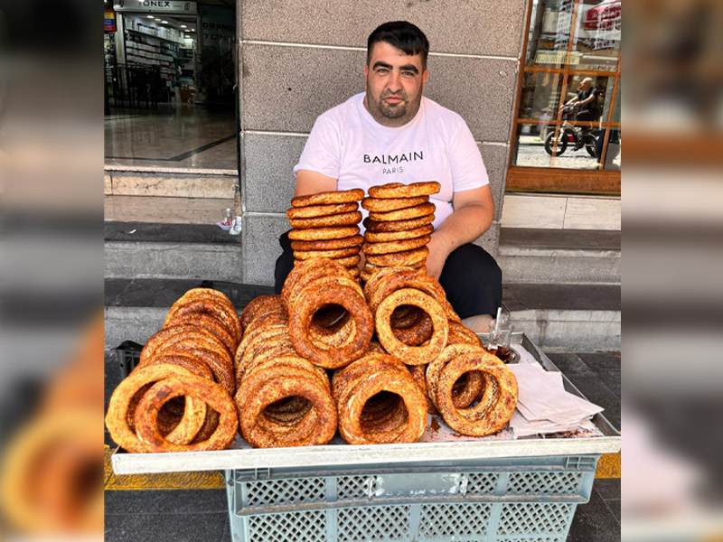 Diyarbakır’da Simit Satarak Kardeşlerini Okutuyor2