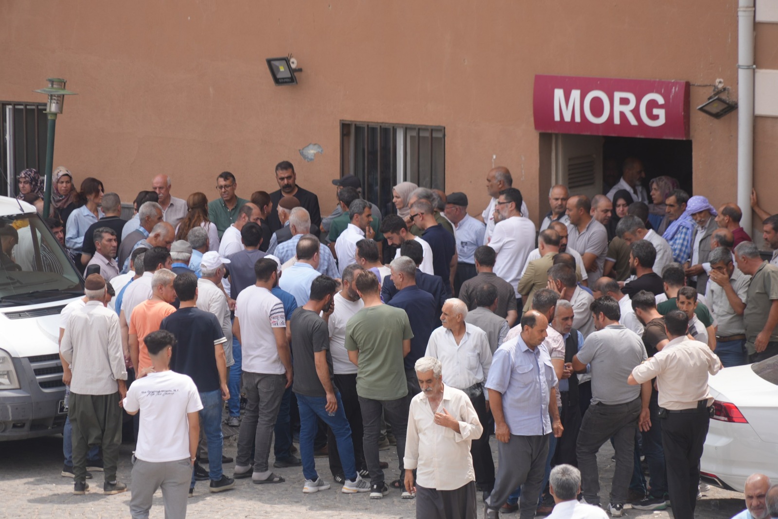 Diyarbakirda Yangin Yolunda Hayatini Kaybeden Itfaiyeciye Son Veda 2