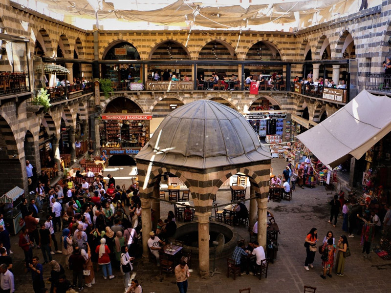 Diyarbakır'daki Bu Han Ziyaretçi Yoğunluğuyla Zirvede2