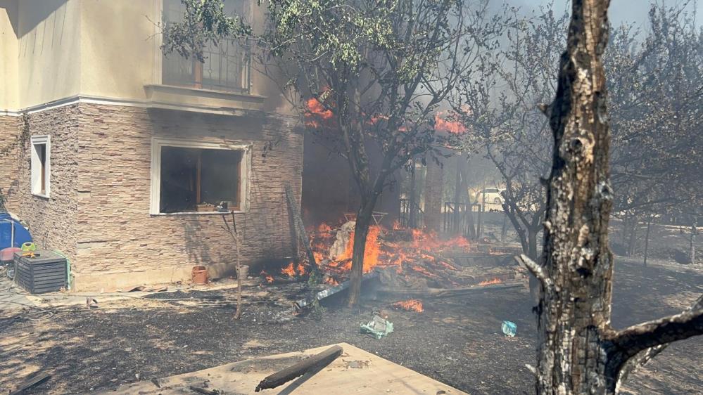 Canakkale Yaniyor Yangin Evlere Sicradi Ortalik Cehenneme Dondu2