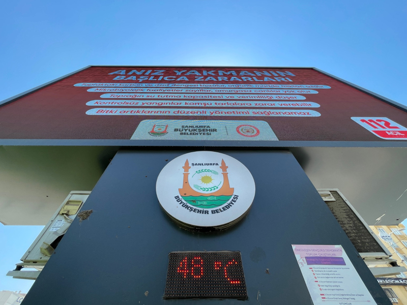 Cehennem Sıcaklarına Karşı Römork Havuzda Serinliyorlar4