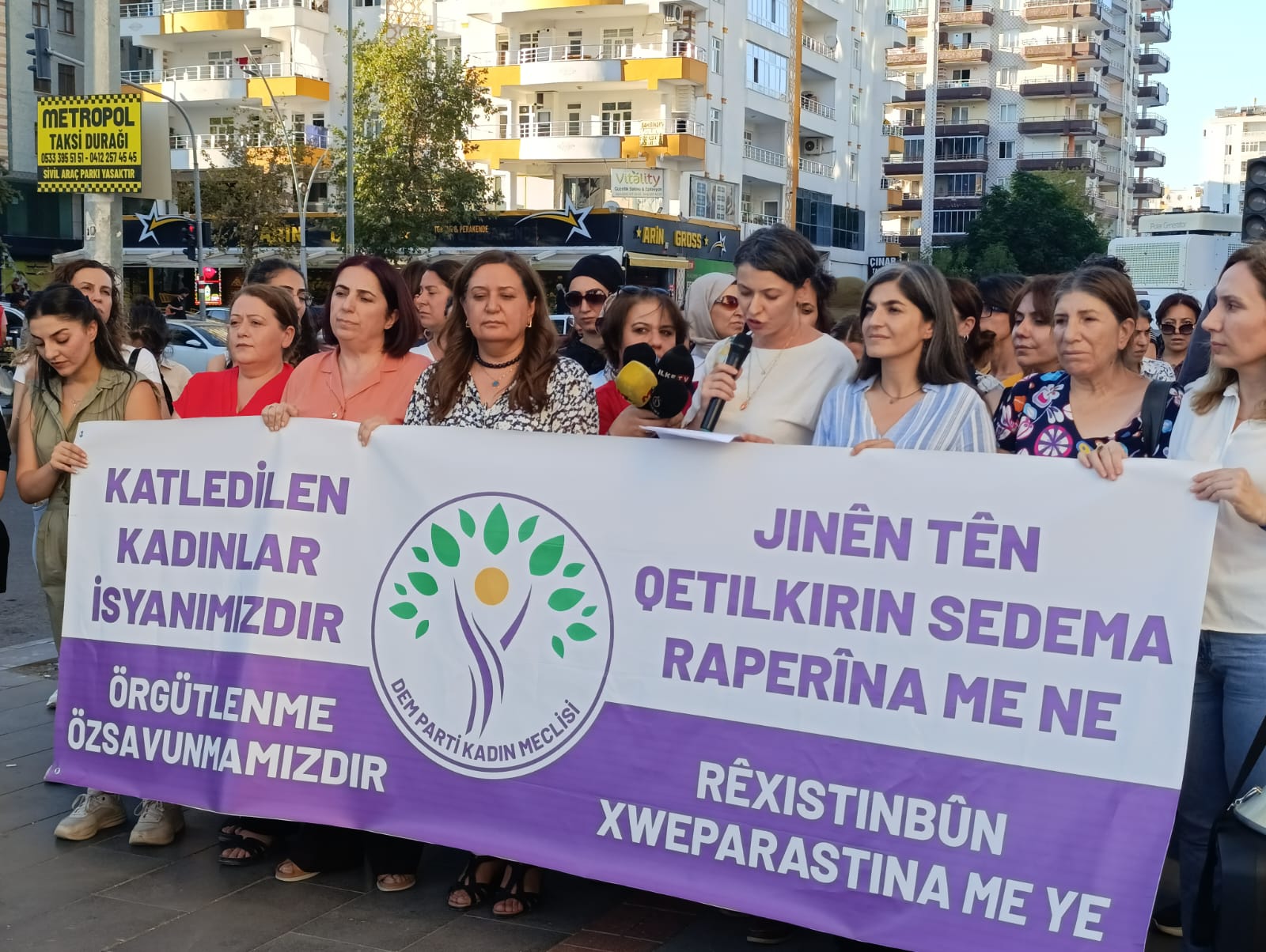 Diyarbakirda Kadin Cinayetleri Protesto Edildi1