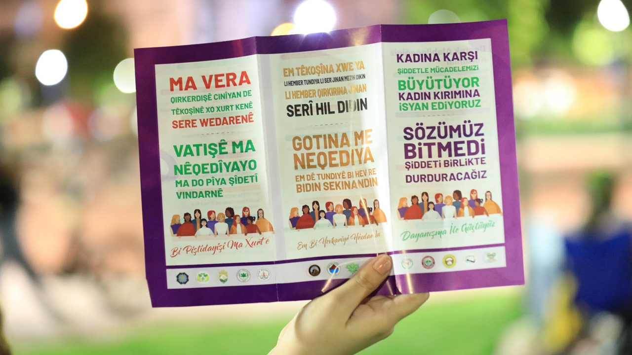 Diyarbakır'da Kadınlar, Şölen Için Broşür Dağıttı