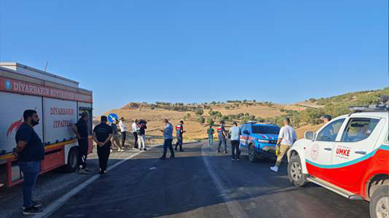 Diyarbakır'da Minibüs Devrildi (2)
