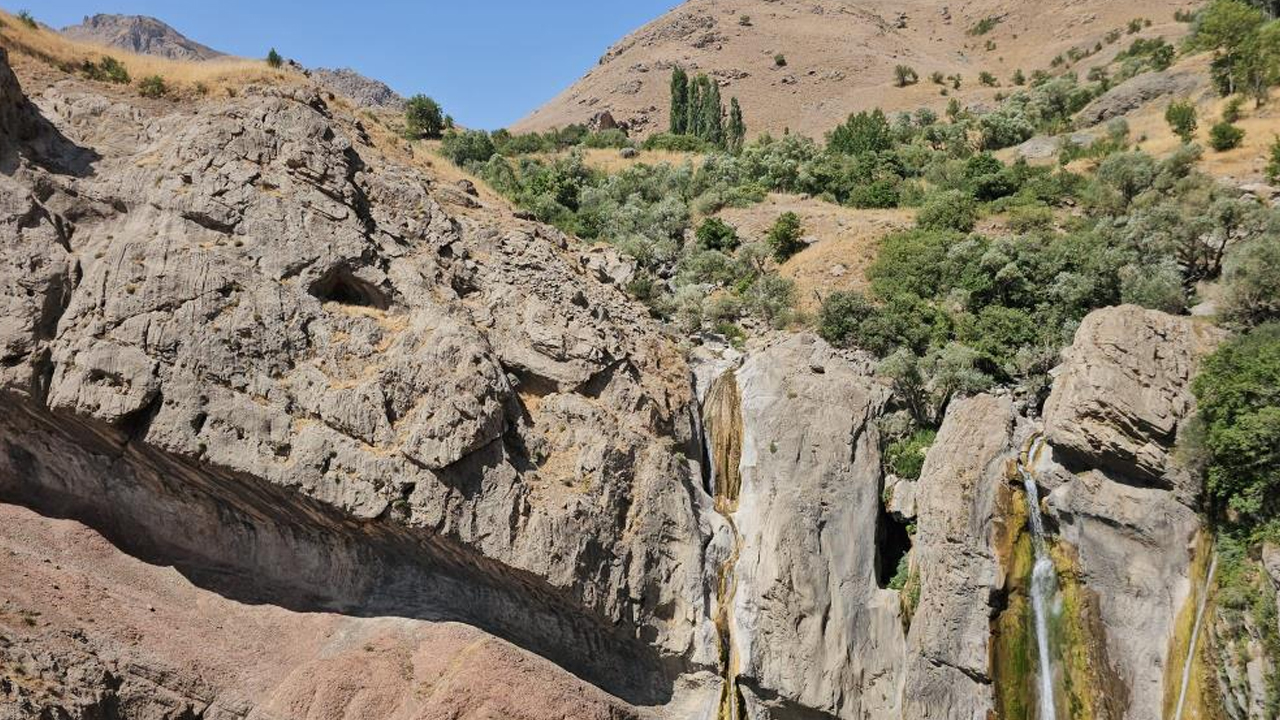 Hakkari'nin Saklı Cenneti Marinüs Şelalesi1