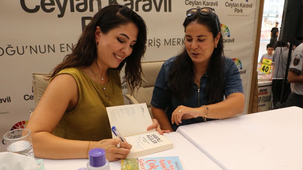 Dilek Cesur Diyarbakir Imza Gunu3