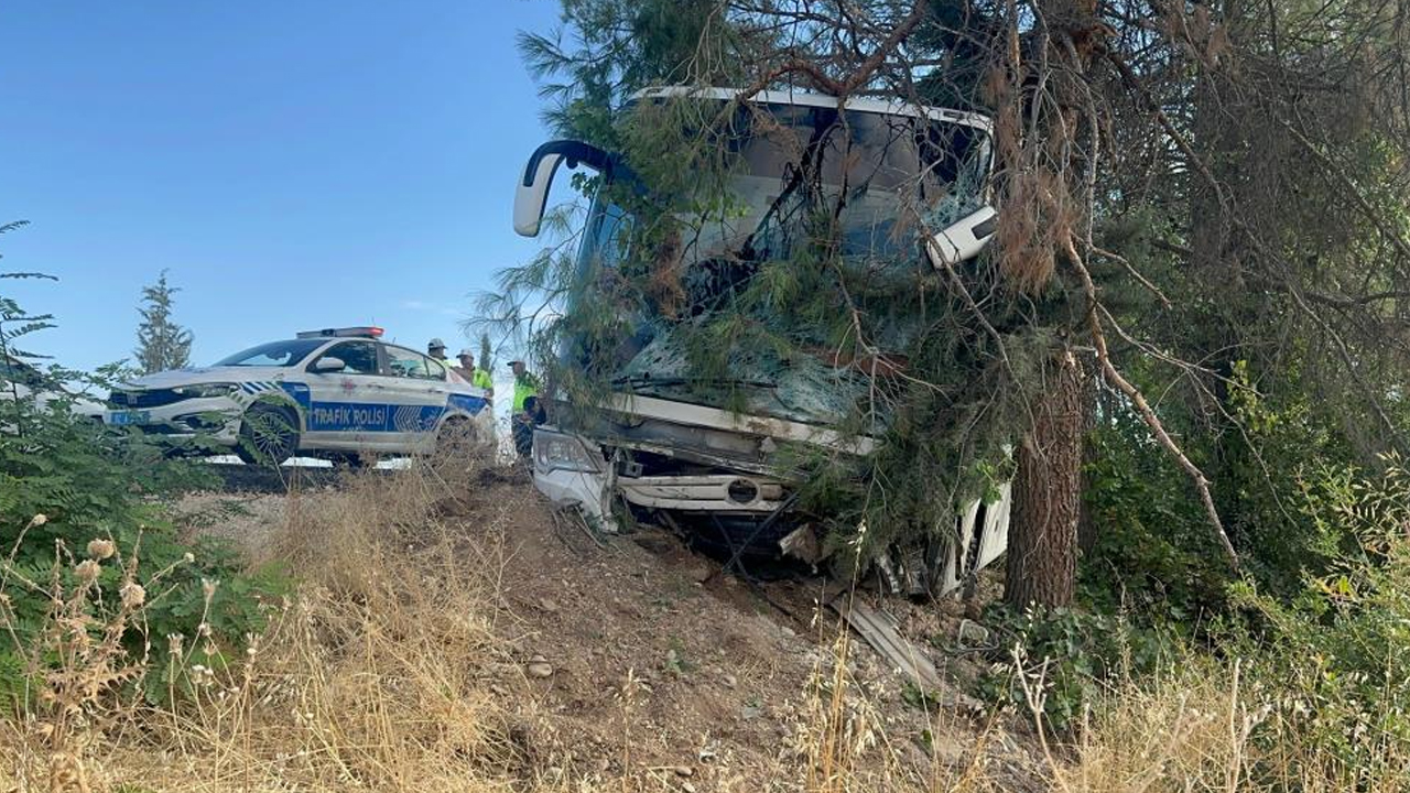 Diyarbakır Otobüsü Ile Otomobil Çarpıştı1